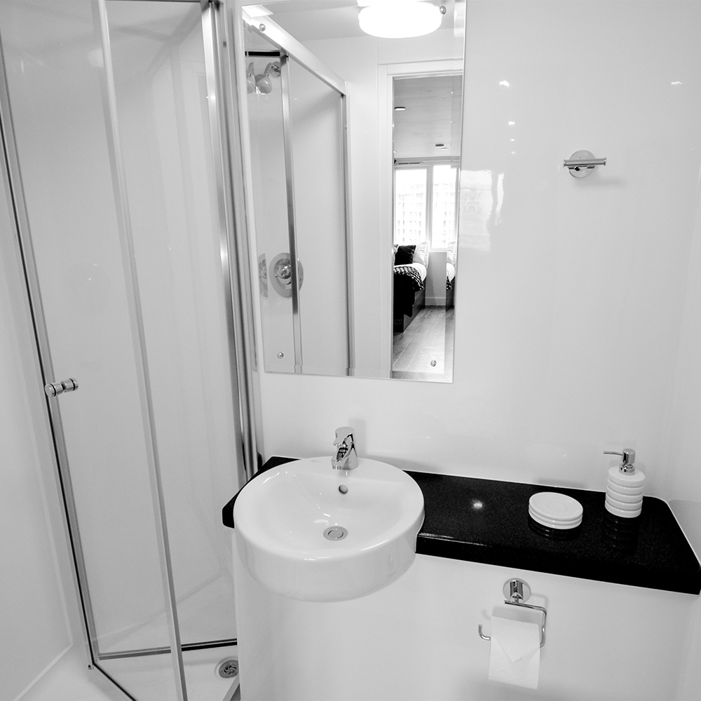 standard ensuite bathroom