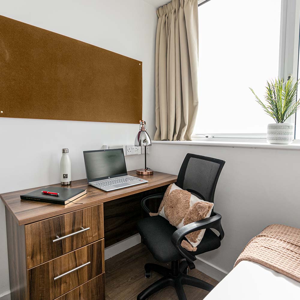 Lulworth-Student-Company-Ensuite-Desk