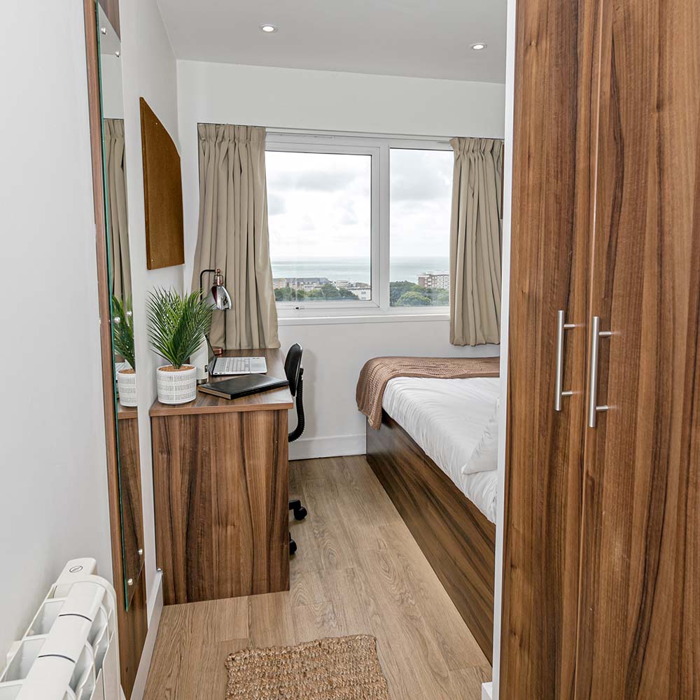 Lulworth-Student-Company-Ensuite-Room